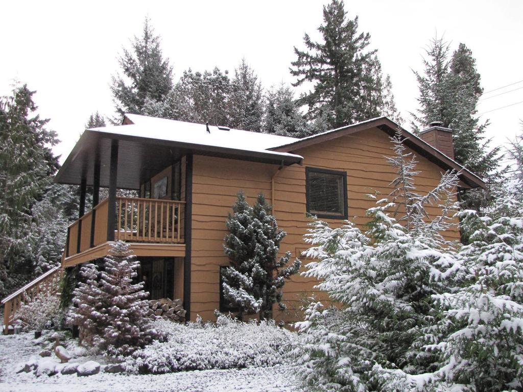 Shawnigan Lake Bed And Breakfast Exterior photo